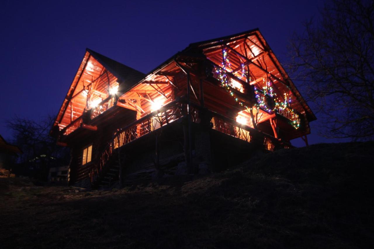 Дерев'Яний Котедж "Казка" Yaremche Exterior foto
